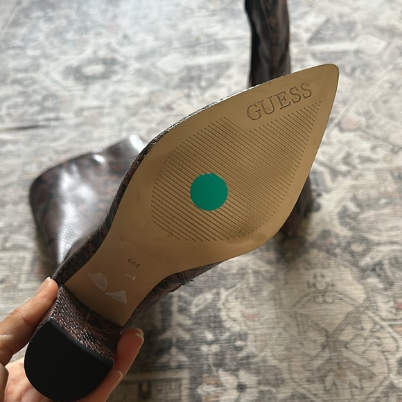 Guess knee high boot - Picture 3 of 3